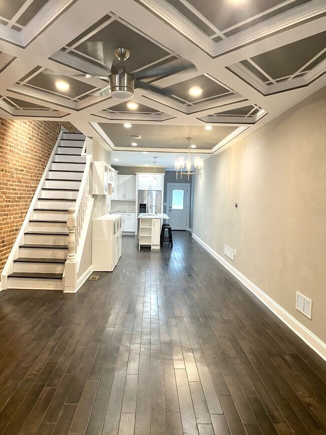 Building Photo - Beautiful 3 Bedroom 3 Bathoom Home With Ro...