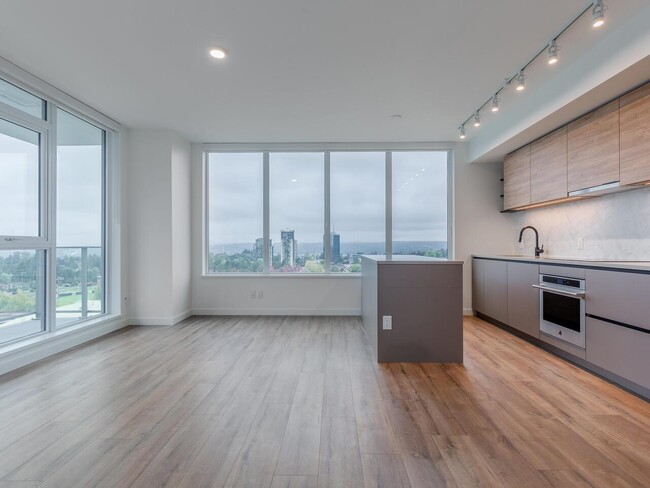 Building Photo - 13428 105 Av