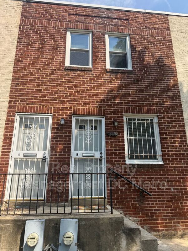 Building Photo - 1924 E St NE