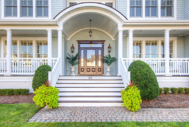 Foto del edificio - 30 Columbus Dr