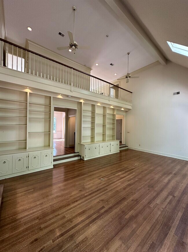 Foto del edificio - 320 River Oaks Rd N
