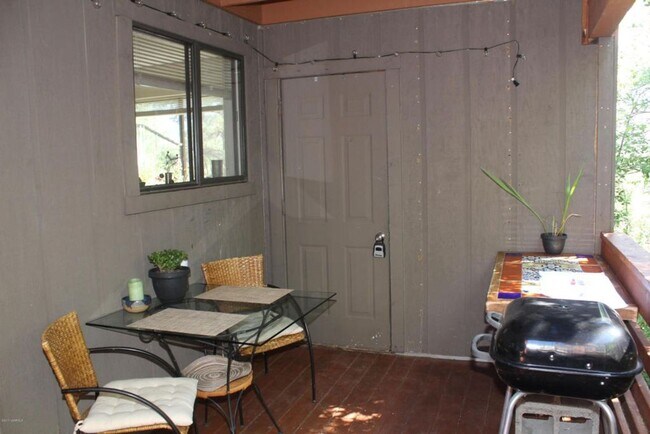 Foto del edificio - 1708 E Mountain View Ave