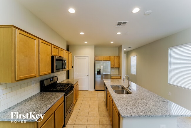 Building Photo - 7519 S Via Rancho La Costa