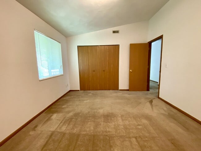 Building Photo - 114 Lauren Cir
