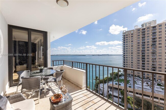 Building Photo - 520 Brickell Key Dr