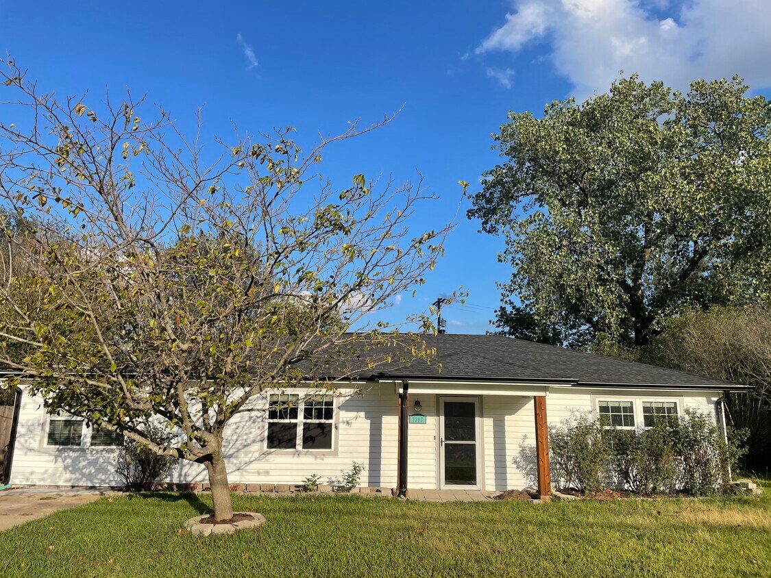 Foto principal - 7303 Carol Dr