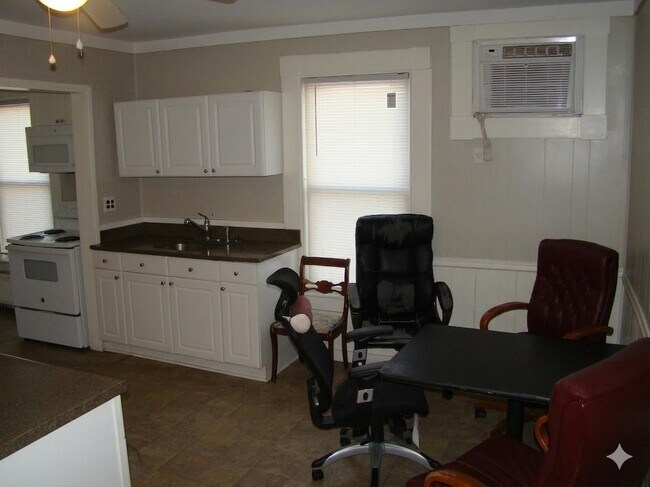 Building Photo - 86 School St