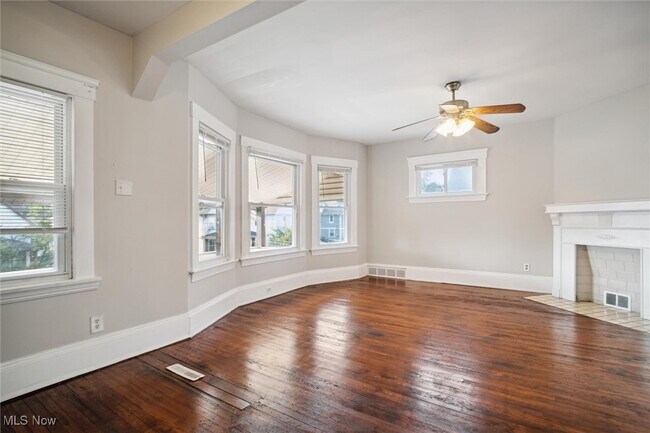 Foto del edificio - 2082 W 100th St