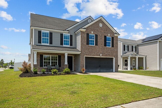 Building Photo - Spacious 5-Bedroom Home Near Fort Stewart with Fenced Yard & Patio