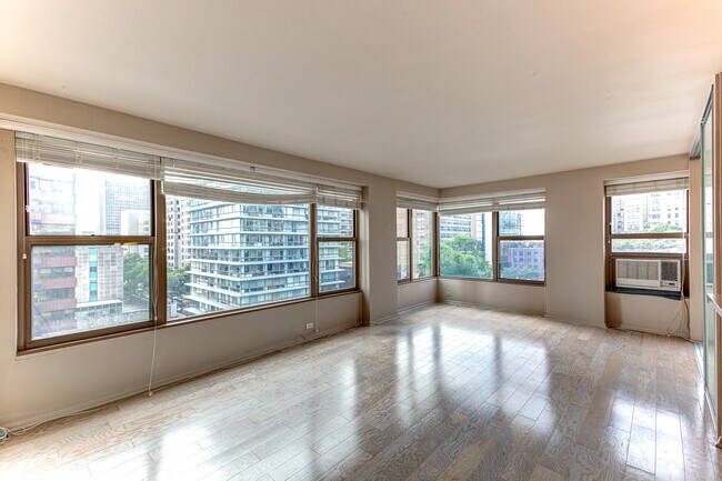 Foto del edificio - 2970 N Lake Shore Dr