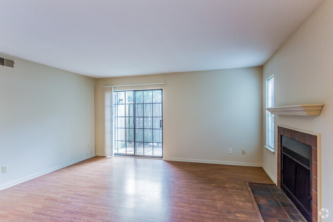 Living Area - Foxglen Apartments