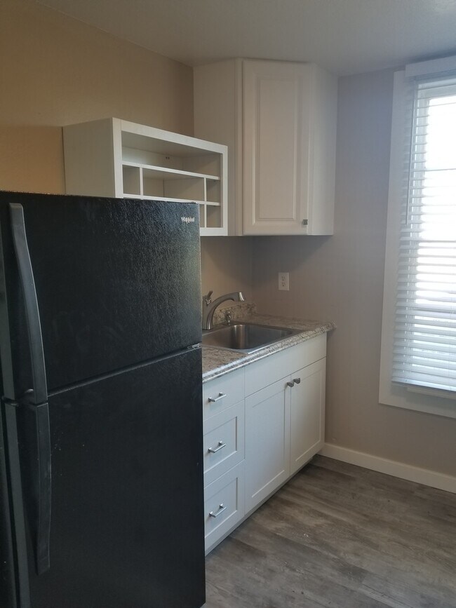 Foto del edificio - Upstairs Apartment in 2-Unit Property - DO...