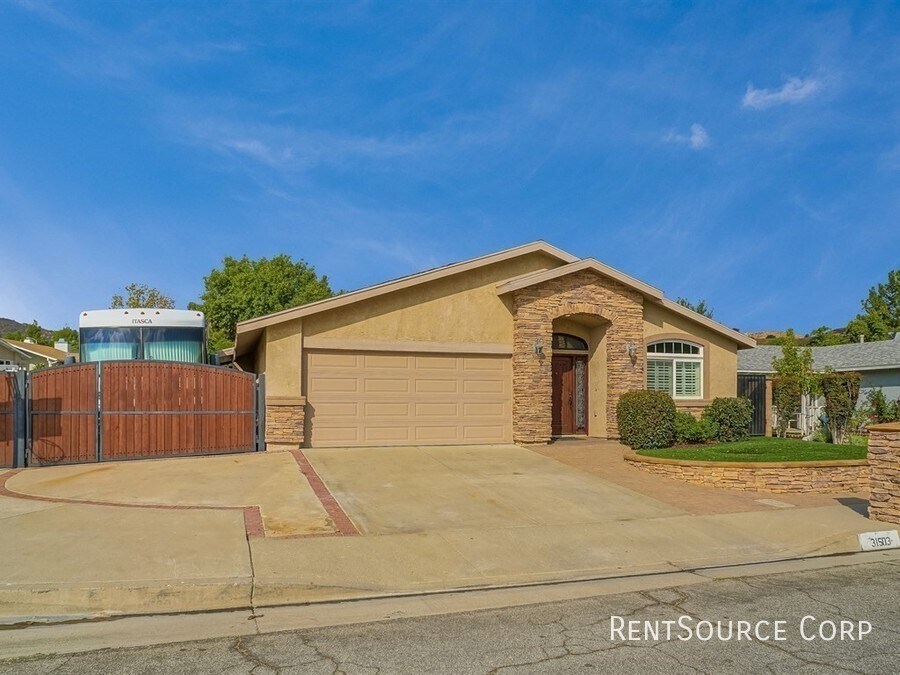 Upgraded 4 Bedroom Home with RV Access in House Rental in Castaic