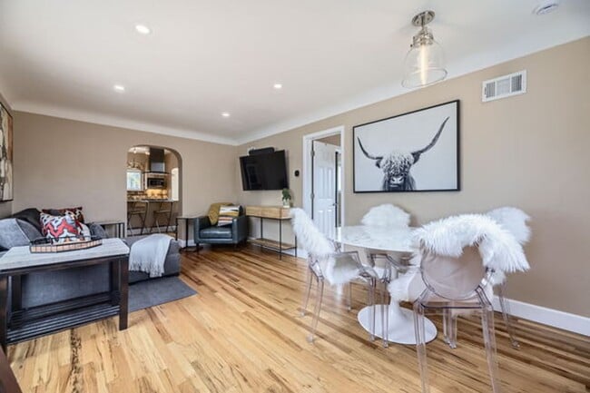 Building Photo - 2BD, 1BA Half-Duplex in Platt Park with Ov...