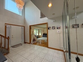 Building Photo - 328 Woodside Dr