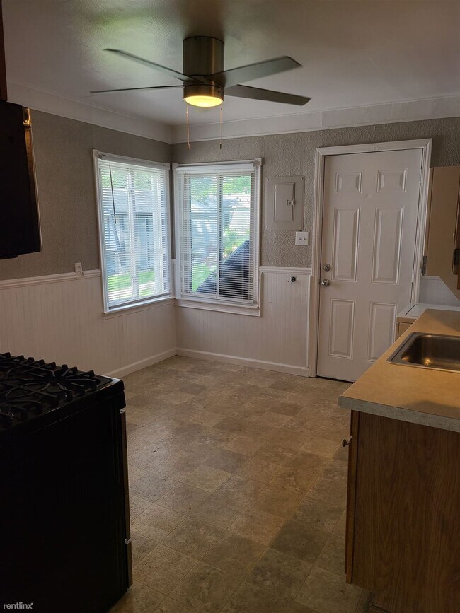 Foto del edificio - 2 br, 1 bath House - 585 E Kalama Ave