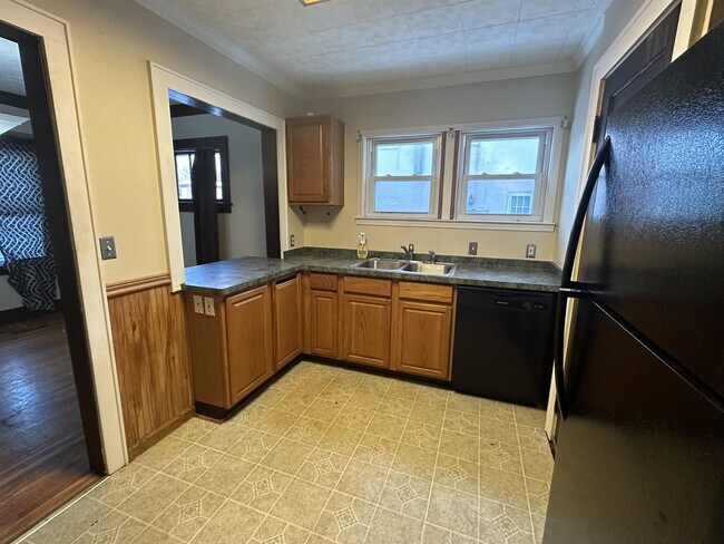 Building Photo - 105 Beverly Heights