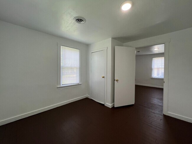 Foto del edificio - 2210 E 7th St