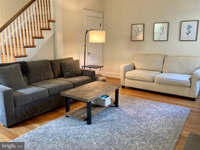 Foto del edificio - 3811 Van Ness St NW
