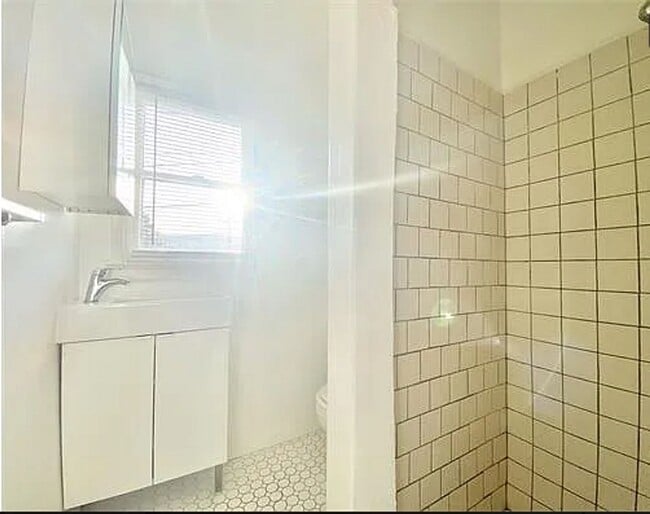 Foto del edificio - 2835 Huron St