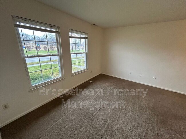 Foto del edificio - 660 Randler Ave