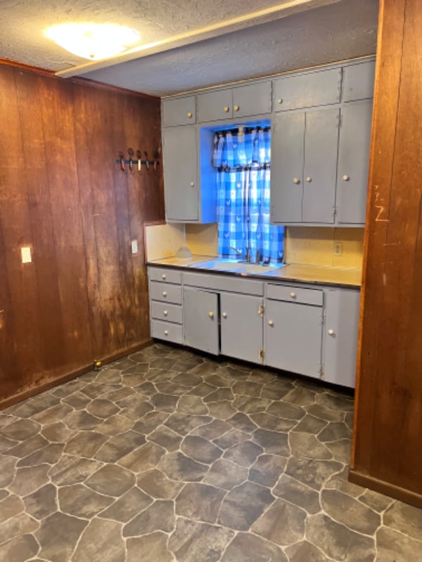 Building Photo - 2025 E 3rd Ave