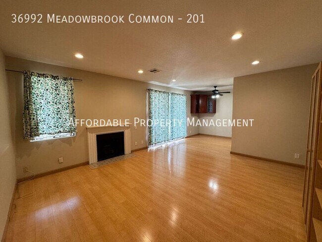 Foto del edificio - 36992 Meadowbrook Common