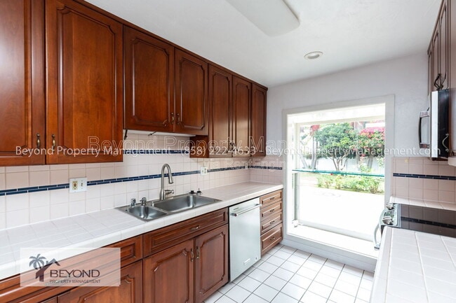 Building Photo - 6536 Avenida Manana