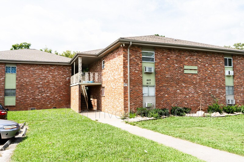 Foto principal - 1655 Wales Ave