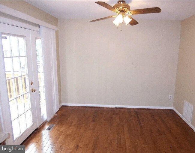 Foto del edificio - 16 Clearlake Ct