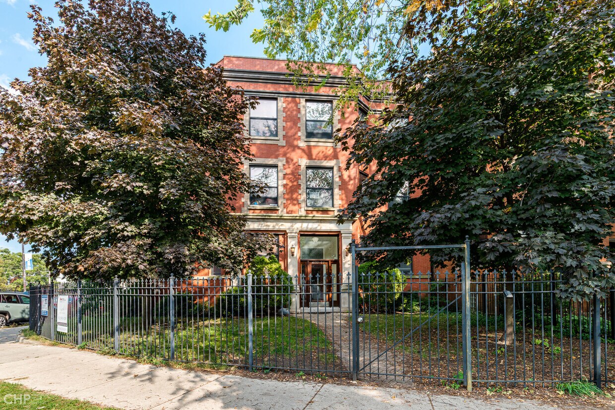 Primary Photo - 4755 N Malden St