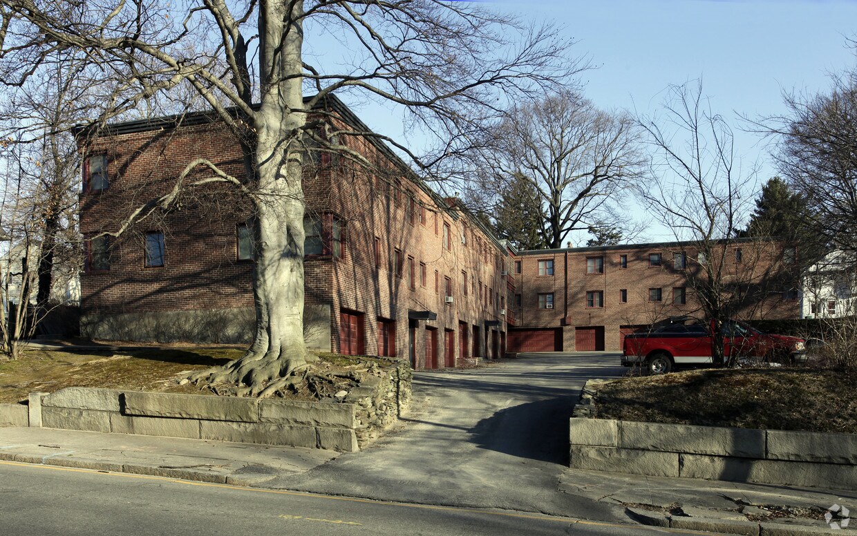 Primary Photo - 280 Waterman St