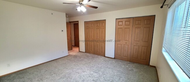 Building Photo - 3Bed 2Bath Apartment with Garage!