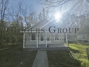 Building Photo - 557 W Spring St