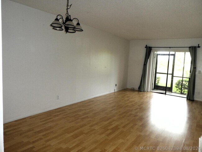 Foto del edificio - 7149 Golf Colony Ct