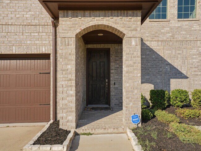 Foto del edificio - 1128 Red Hawk Ln