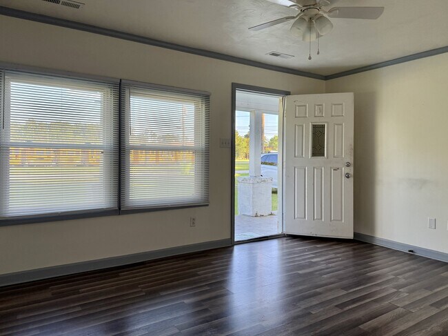 Foto del edificio - 316 Neuse Forrest Ave