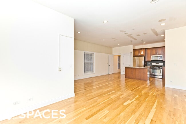 Building Photo - 2328 N Greenview Ave