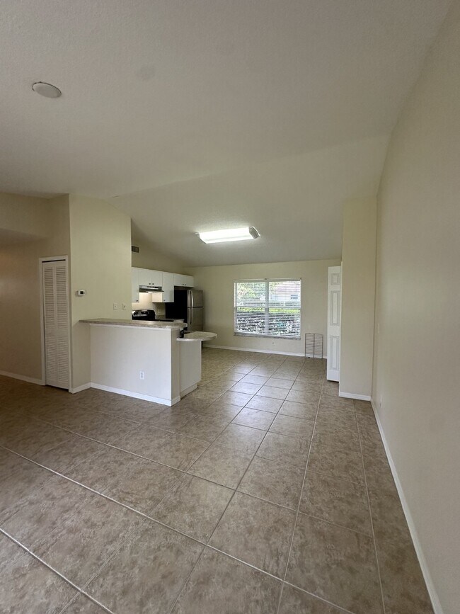 Foto del edificio - Charming 2 bedroom, 2 bathroom end unit