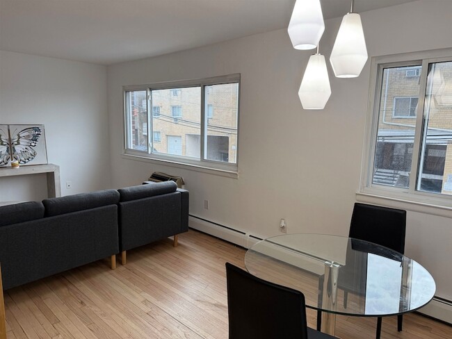 Foto del edificio - 7020 Cottage Ave