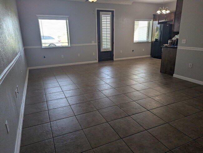 Foto del edificio - 6500 S Farm-to-Market 565 Rd