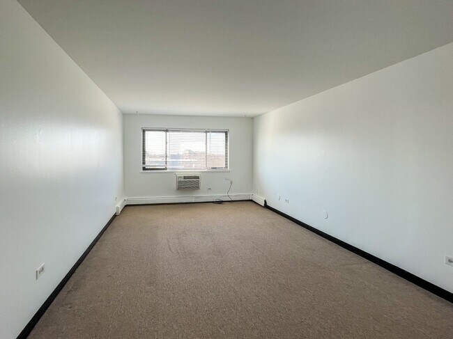 Building Photo - 607 W Wrightwood Ave