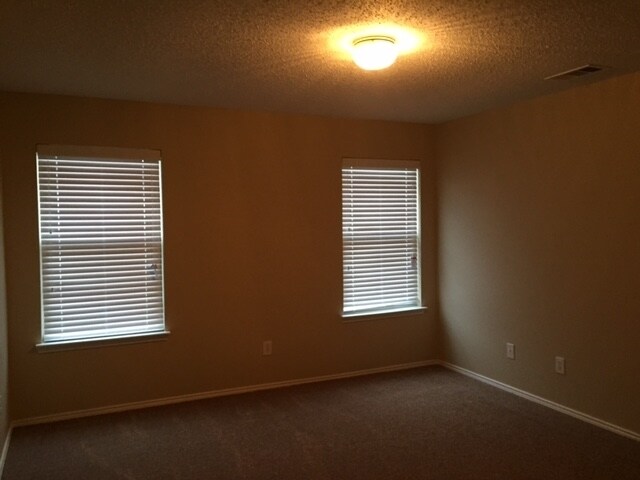 Foto del edificio - 2524 Tan Oak Dr