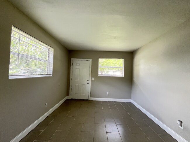 Foto del edificio - 1635 Brookview Dr S