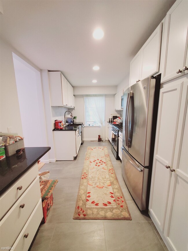 Foto del edificio - 3 br, 1.5 bath Townhome - 33 Talbot Ln Apt 11