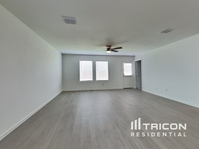 Building Photo - 1837 Kiwi Dr