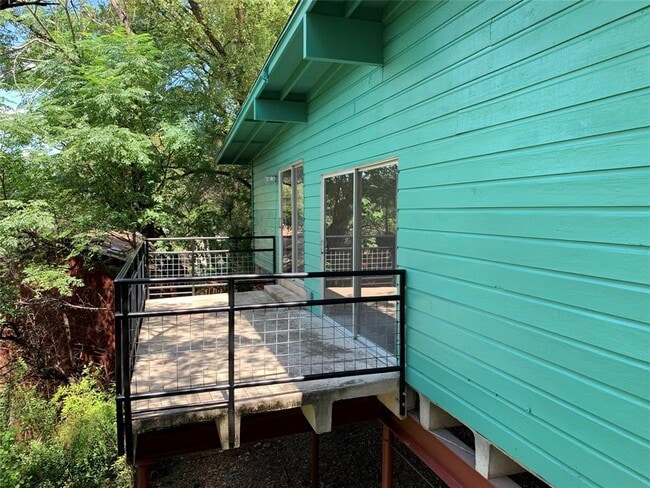 Foto del edificio - 803 Azie Morton Rd
