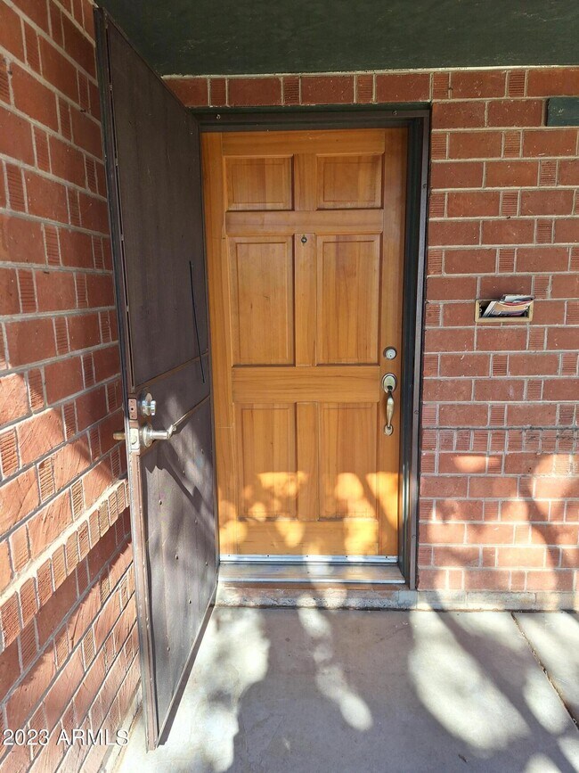Foto del edificio - 808 W Earll Dr