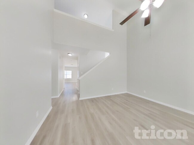 Foto del edificio - 21214 Peachvine Ln