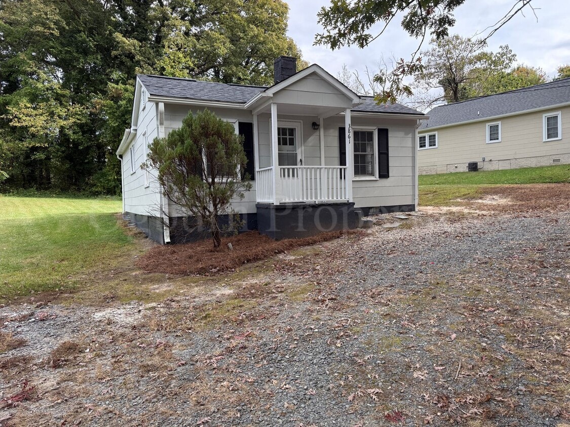 Foto principal - 3861 Leo St